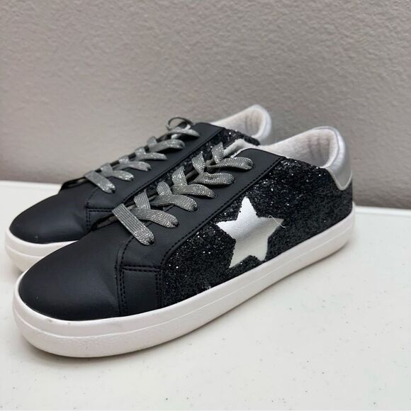 Steve Madden Shoes - Steve Madden Sneakers Womens Size 8 Shoes Glittery Star Black Silver Star